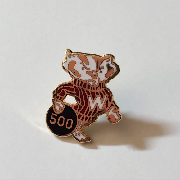 ❄️🎉YEAR END SALE!🎉❄️ Bucky Badger 500 bowling lapel pin Univ Wisconsin bowler - Picture 5 of 7